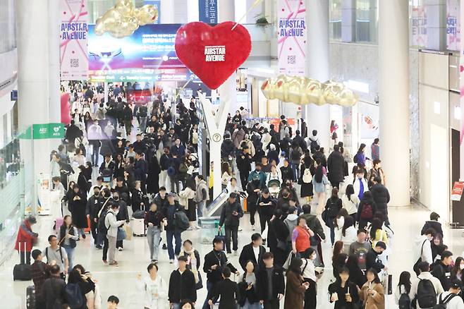 붐비는 인천공항<연합뉴스>