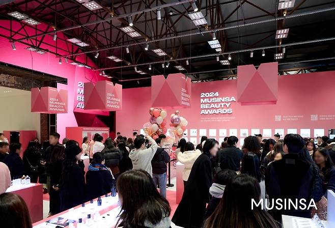 지난해 12월 9일부터 22일까지 진행한 무신사 뷰티 어워즈 팝업스토어. [무신사 제공]