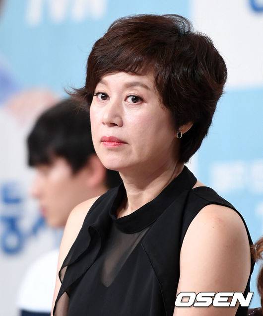 [OSEN=이대선 기자] 10일 오후 서울 영등포 타임스퀘어 아모리스홀에서 tvN 오늘부터 독립 ‘둥지탈출’ 제작발표회가 열렸다.박미선이 취재진의 질문을 듣고 있다. /sunday@osen.co.kr