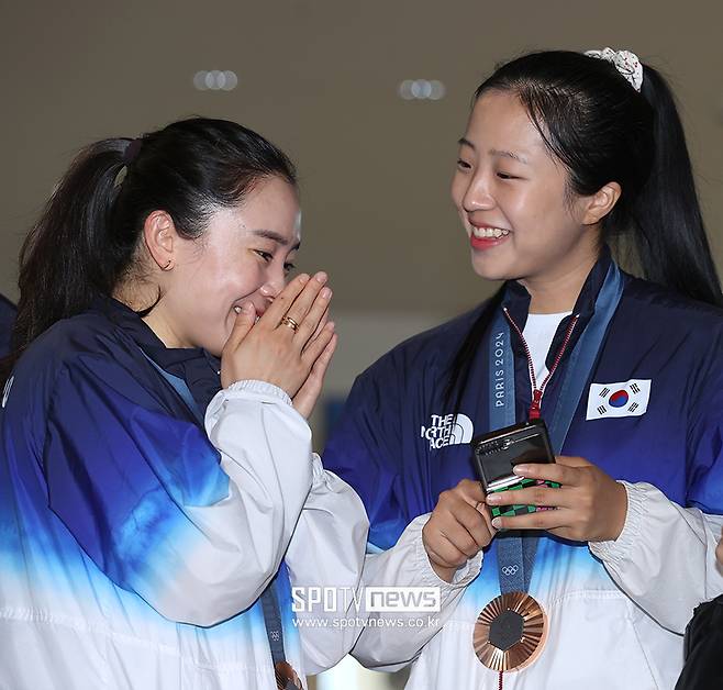 ▲ 한국 여자탁구의 전성기를 이끈 영혼의 듀오인 신유빈과 전지희가 국제대회 단식에서 적으로 만난다. 전지희가 최근 태극마크를 반납하면서 복식조가 해체되자마자 둘의 대결이 성사돼 눈길을 모은다. ⓒ곽혜미 기자