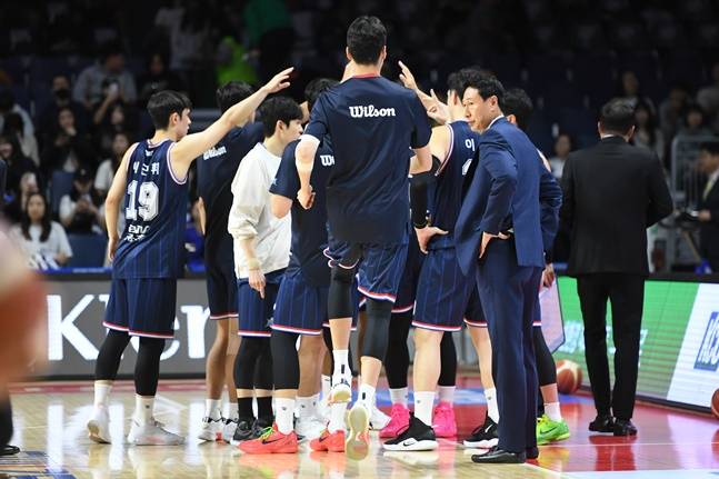 KCC 선수단. /사진=KBL 제공