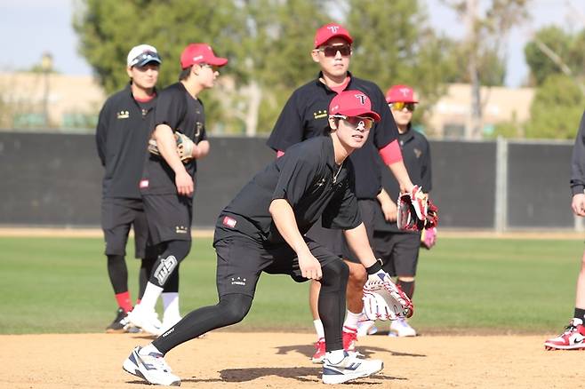 KIA 박찬호가 2025 미국 어바인 스프링캠프에서 수비 훈련을 하고 있다. 사진 | KIA 타이거즈