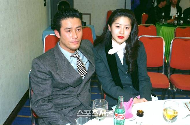 드라마 모래시계 주인공 최민수(왼쪽)와 고현정. 사진 | 스포츠서울 DB