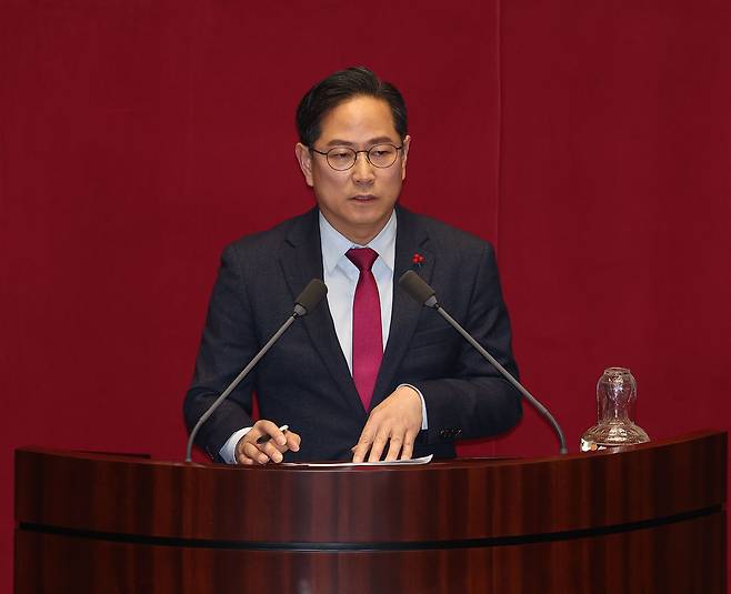 국민의힘 박수영 의원이 지난해 12월 13일 국회 본회의에서 긴급현안질문을 하고 있다. /연합뉴스