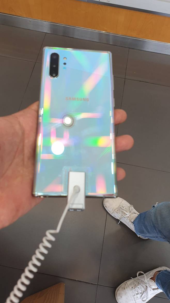 JAuAKX.jpg 삼성에서 갤럭시 스마트폰 색으로 다시 한 번 내줬으면 하는 색