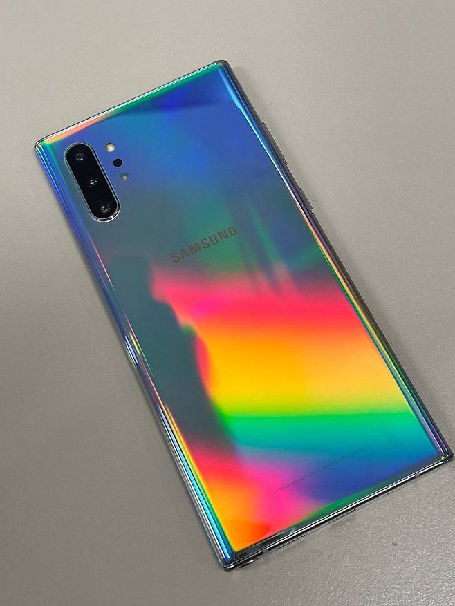 VqZJuF.jpg 삼성에서 갤럭시 스마트폰 색으로 다시 한 번 내줬으면 하는 색