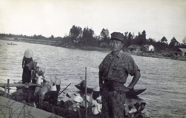 퐁니·퐁녓 사건을 상부의 지시에 따라 짜맞추기 수사했다고 25년 전 한겨레21에 증언했던 헌병대 수사계장 출신 성아무개씨가 1968년 베트남 호이안에서 찍은 사진. 본인 제공