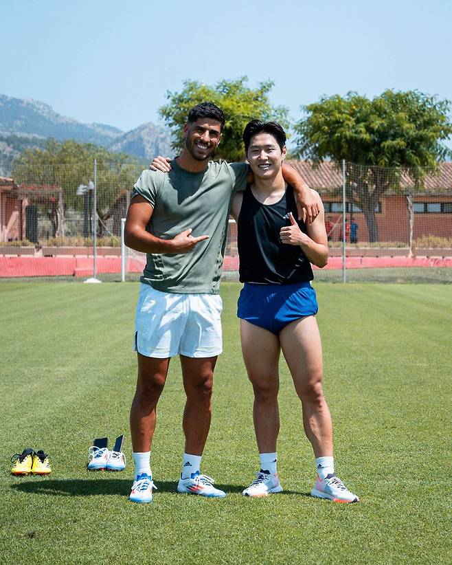 지난해 7월 마요르카 SNS에 게시된 훈련 중인 아센시오와 이강인의 모습. 사진=마요르카 SNS
