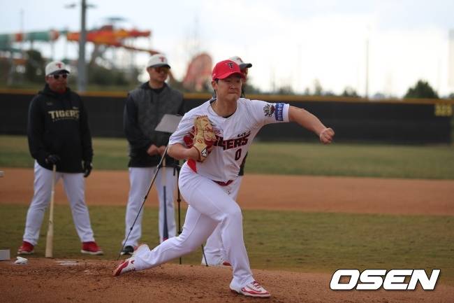 어반이 캠프에서 불펜투구를 하고 있는 KIA 곽도규./KIA 타이거즈 제공