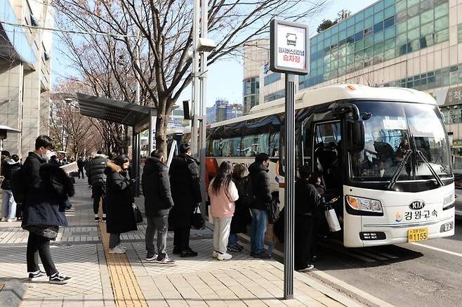 도로변의 성남종합버스 임시터미널 승차장. 성남시 제공