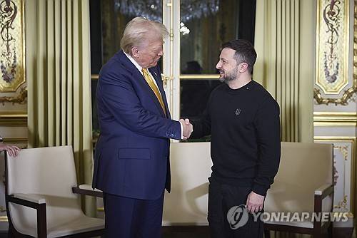 작년 12월 트럼프 대통령 만난 젤렌스키 우크라 대통령 [우크라이나 대통령실 제공. EPA= 연합뉴스 자료사진. 재판매 및 DB 금지]