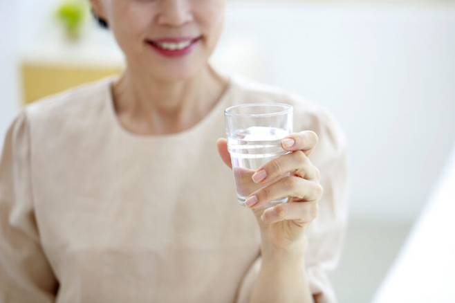 아침식사를 하기 전에 물을 마시면 체중 감량에 도움이 된다. [사진=클립아트코리아]