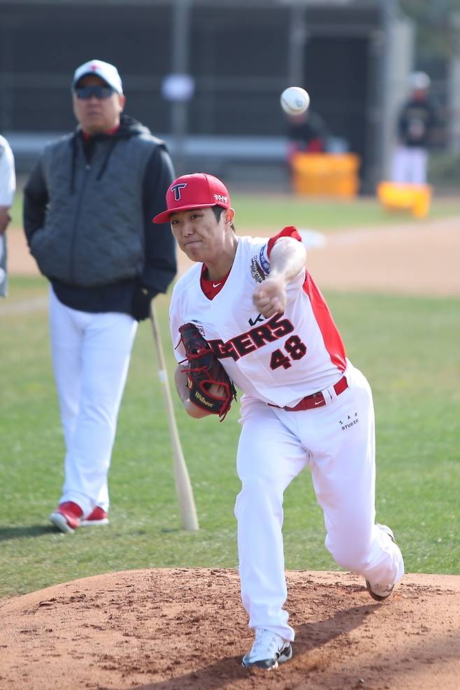 KIA 이의리가 1월25일 미국 캘리포니아주 어바인에서 진행중인 2025 스프링캠프에서 피칭하고 있다. 사진 | KIA 타이거즈