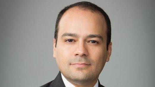 '브라질 임상 종양학회' 학회장인 알렉산드르 자콤 박사는 조기 암 발병이 장기적으로 미칠 영향에 대해 우려를 표했다