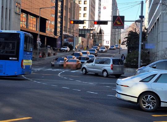 서울 광화문 일대의 한 사거리.<박상길 기자>