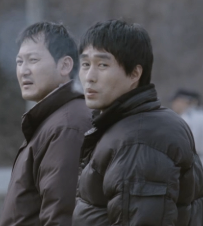 황해.png 경찰 역할만 15번을 한 배우 ㅋㅋㅋ