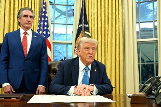 도널드 트럼프 미국 대통령이 지난달 31일 백악관 집무실에서 기자회견을 하고 있다. AFP=연합뉴스