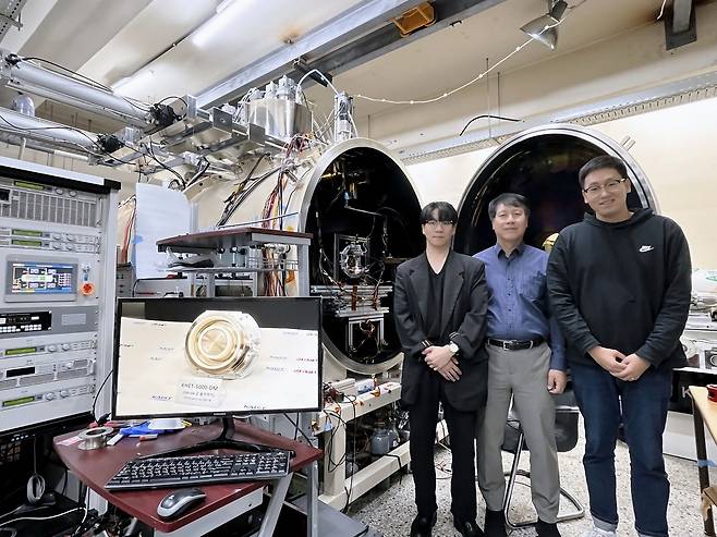 이번 연구를 수행한 KAIST 연구진. 김영호(왼쪽부터)  박사과정, 최원호 교수, 박재홍 박사과정.[KAIST 제공]
