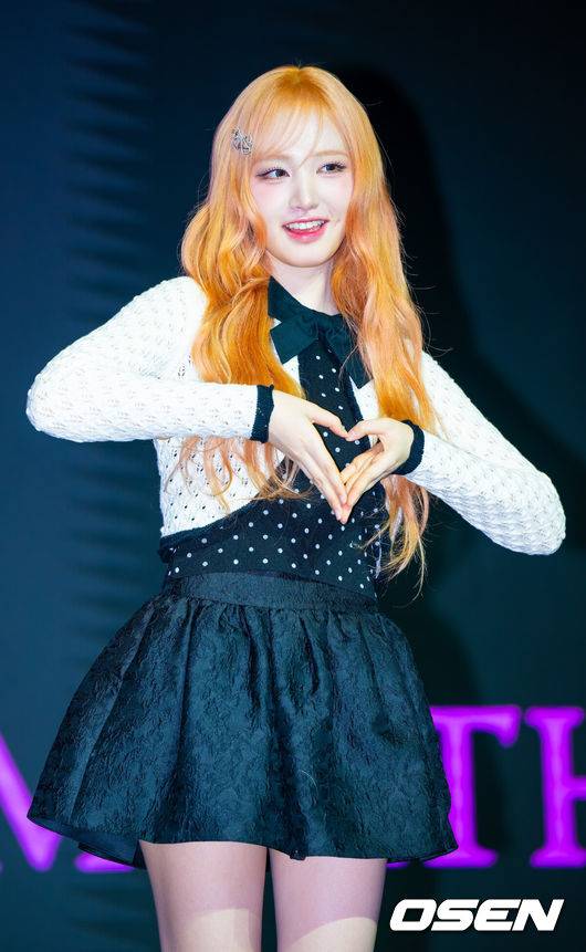 [OSEN=민경훈 기자]  아이브(IVE : 안유진·가을·레이·장원영·리즈·이서) 세 번째 미니 앨범 '아이브 엠파시(IVE EMPATHY)' 발매 기자간담회가 3일 서울 영등포구 콘래드 서울 호텔에서 열렸다.아이브는 지난달 13일 신보의 더블 타이틀곡 중 하나인 '레블 하트(REBEL HEART)'를 선공개하며 컴백 전 분위기를 예열했다. 아이브는 오늘 이날 공개되는 또 다른 타이틀곡 '애티튜드(ATTITUDE)'를 통해 상반된 매력을 선사할 예정이다.아이브 리즈가 무대 위에서 포즈를 취하고 있다. 2025.02.03 / rumi@osen.co.kr