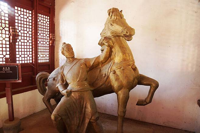 관릉의 마전(馬殿)에는 관우와 전장을 누볐던 적토마가 서 있다.