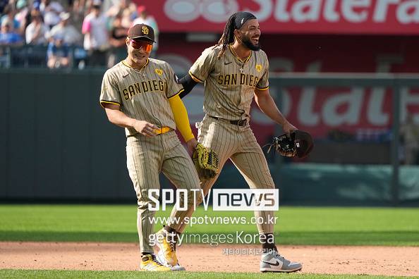 ▲ 그라운드 안팎에서 김하성과 브로맨스를 보여줬던 페르난도 타티스 주니어(오른쪽)는 김하성과 함께 뛰었던 시간을 기억할 것이라며 아쉬움을 드러냈다.