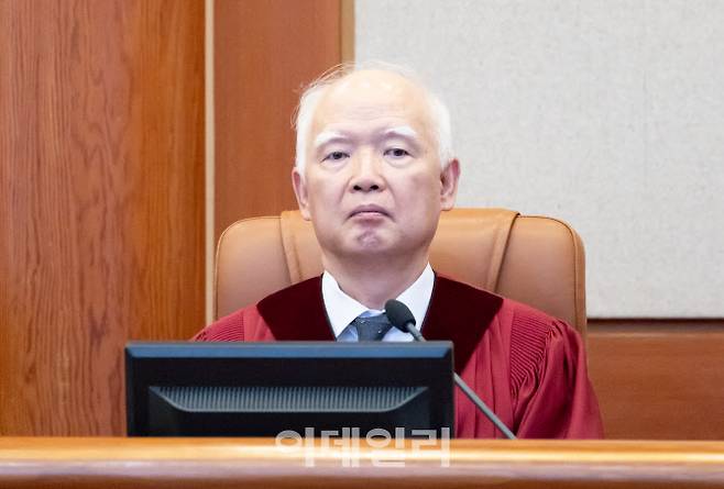정형식 헌법재판관이 지난해 12월 10일 서울 종로구 헌법재판소 대심판정에서 열린 중앙선거관리위원회 채용비리 사건 관련 선관위와 감사원 간의 권한쟁의 공개변론에 참석해 있다. (사진=연합뉴스)