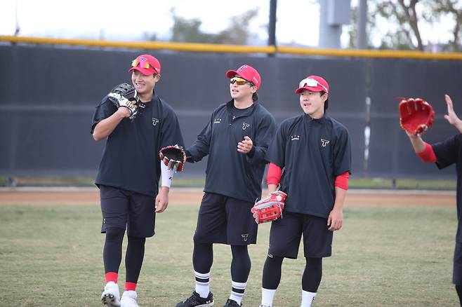 외야 수비 훈련에 나선 KIA 타이거즈 선수들. 사진제공=KIA 타이거즈