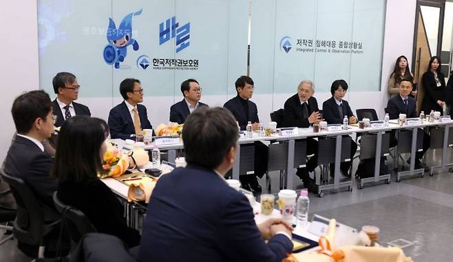 유인촌 문화체육관광부 장관이 4일 서울 마포구 한국저작권보호원에서 열린 한국저작권보호원 임원 임명식에서 인사말을 하고 있다.