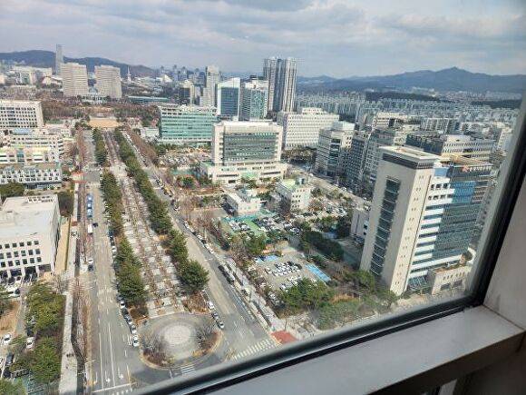 하늘마당에서 바라보는 대전시 전경 [사진=강일 기자]
