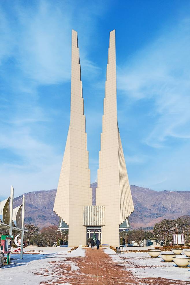 천안독립기념관 입구에서 마주한 겨레의 탑. 사진=도진영