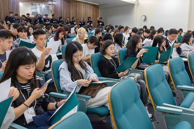 괌 주립대의 한국학생들[괌 정부 관광청 제공]