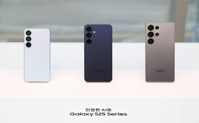 [서울=뉴시스] 삼성전자가 1월 24일부터 이달 3일까지 진행한 갤럭시S25 시리즈 국내 사전 판매에서 130만대를 기록했다. (사진=삼성전자 제공) *재판매 및 DB 금지