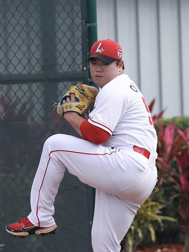 ▲ 기초 체력을 더 키우는 동시에 슬라이더 연마로 레퍼토리 확장을 노리고 있는 이로운 ⓒSSG랜더스