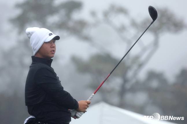 김주형이 드라이버 티샷을 날리고 타구를 바라보고 있다. /AFPBBNews=뉴스1