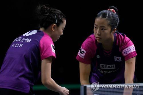 세계선수권 때 신유빈과 호흡을 맞춘 전지희(왼쪽) [연합뉴스 자료 사진]