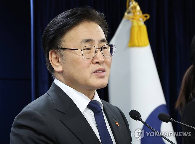 브리핑하는 유상임 장관 (서울=연합뉴스) 최재구 기자 = 유상임 과학기술정보통신부 장관이 4일 서울 종로구 정부서울청사에서 2025년도 1월 핵심과제 추진 상황과 2월 계획을 브리핑하고 있다. 2025.2.4 jjaeck9@yna.co.kr