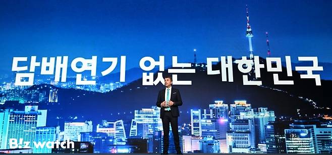 바실리스 가젤리스 필립모리스 인터내셔널 동아시아, 호주 및 글로벌 면세 사업부 총괄 사장이 5일 서울 소공동 롯데호텔에서 '아이코스 일루마i' 신제품 발표회에 참석해 인사말을 하고 있다./사진=이명근 기자 qwe123@