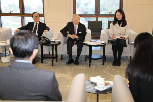손경식 한국경영자총협회 회장은 2월 5일 서울 중구 CJ본사에서 부임 인사차 방문한 다이빙 주한중국대사와 접견하고, 한중 경제협력 방안에 대해 논의를 진행했다. (사진=경총)