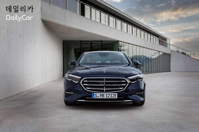 벤츠 E 350 e 4MATIC 위드 EQ 하이브리드 테크놀로지