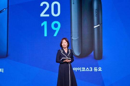 윤희경 한국필립모리스 대표이사가 5일 서울 소공동 롯데호텔에서 열린 아이코스 일루마 i 출시 기자간담회에서 발언하고 있다. [한국필립모리스 제공]
