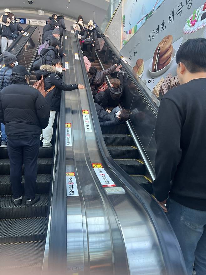 IMG_8514.jpeg 방금 서울역 에스컬레이터 사고