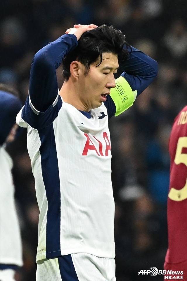 손흥민은 우승 경험이 없다. 손흥민은 토트넘에서 준우승만 세 차례 기록했다. 손흥민은 2016-17시즌 EPL 준우승을 기록했었다. 2018-19시즌엔 유럽축구연맹(UEFA) 챔피언스리그(UCL)에서 준우승을 차지했다. 2020-21시즌엔 EFL컵에서 준우승을 기록했다. 사진=AFPBBNews=News1