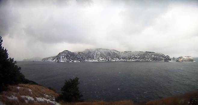 죽도에서 바라본 울릉도 본섬(울릉군청 홈페이지 동영상 캡처)