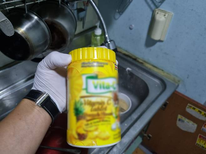 부산경찰청은 베트남인이 운영하는 유흥가를 중심으로 마약을 유통하고 투약한 90명을 붙잡았다. 사진은 비타민으로 위장해 보관하던 마약성분. 부산경찰청 제공