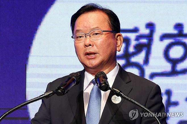 발언하는 김부겸 전 국무총리 (영암=연합뉴스) 정다움 기자 = 20일 오전 전남 영암군 호텔 현대 바이라한 목포 컨벤션홀에서 열린 '9·19 평양공동선언 6주년 전남 평화회의'에서 김부겸 전 국무총리가 발언하고 있다. 2024.9.20 daum@yna.co.kr