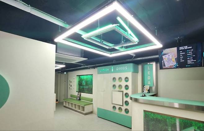 이용자를 환영해주는 로비