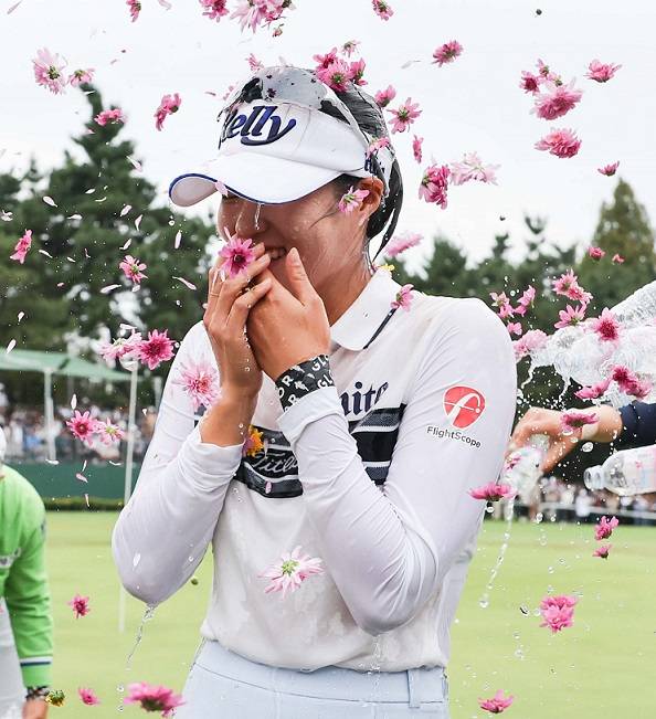 2024년 한국여자프로골프(KLPGA) 투어 동부건설·한국토지신탁 챔피언십에서 첫 우승을 달성한 김민별 프로. 사진제공=KLPGA