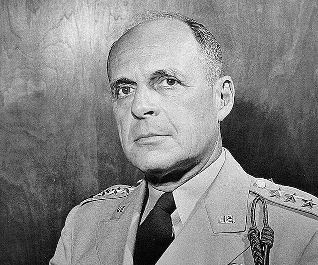 월튼 워커 장군에 이어 6.25전쟁 두 번째 미8군사령관으로 재직한 매슈 리지웨이 장군. 미 육군(위키미디어 커먼즈)