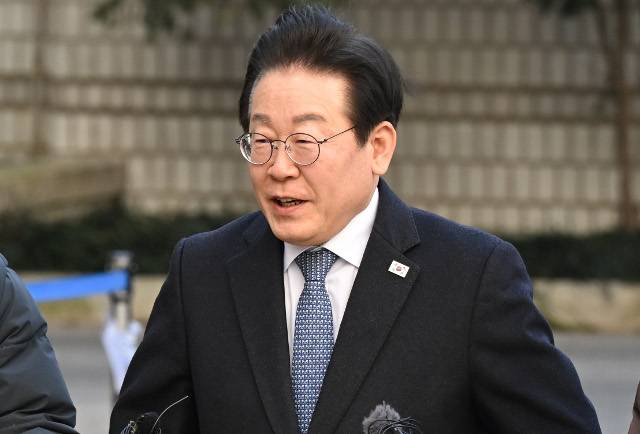 더불어민주당 이재명 대표가 5일 서울 서초구 서울고등법원에서 열린 공직선거법 위반 사건 2심 속행공판에 출석하고 있다. 이한형 기자