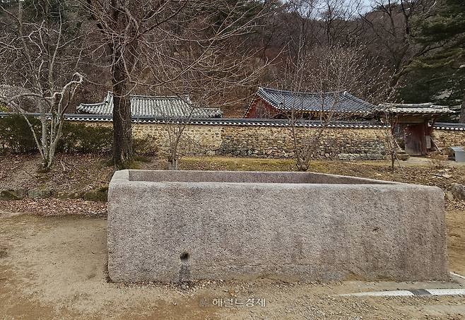 돌 항아리 석조